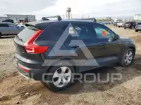 2022 Volvo XC40 фото