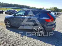 2022 Volvo XC40 фото