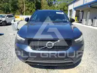 2022 Volvo XC40 фото