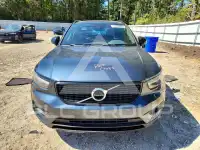2022 Volvo XC40 фото