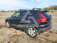 2022 Volvo XC40 фото