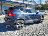 2022 Volvo XC40 фото