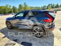 2022 Volvo XC40 фото