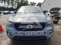 2022 Volvo XC40 фото