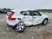2022 Volvo XC40 фото
