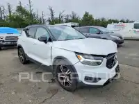 2022 Volvo XC40 фото