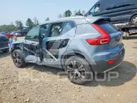2022 Volvo XC40 фото