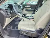 2022 Volvo XC40 фото