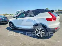 2022 Volvo XC40 photo