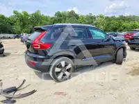 2022 Volvo XC40 фото
