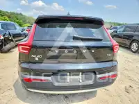 2022 Volvo XC40 фото