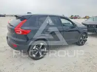 2022 Volvo XC40 фото