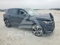 2022 Volvo XC40 фото