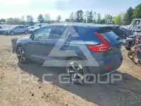 2022 Volvo XC40 фото