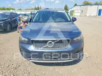 2022 Volvo XC40 фото