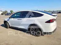 2022 Tesla Model X фото