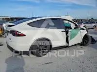 2022 Tesla Model X фото