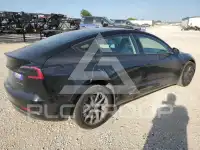 2022 Tesla Model 3 фото