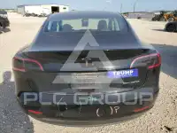 2022 Tesla Model 3 фото