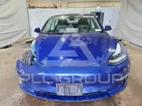 2022 Tesla Model 3 фото