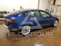 2022 Tesla Model 3 фото