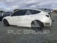 2022 Tesla Model 3 фото