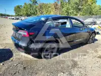 2022 Tesla Model 3 фото