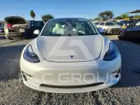 2022 Tesla Model 3 фото