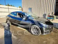 2022 Tesla Model 3 фото