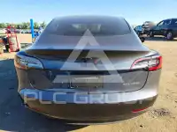 2022 Tesla Model 3 фото