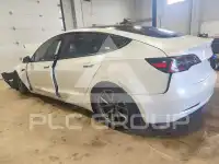 2022 Tesla Model 3 фото