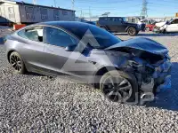 2022 Tesla Model 3 фото
