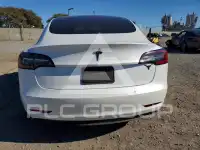 2022 Tesla Model 3 фото