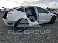 2022 Tesla Model 3 фото