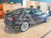 2022 Tesla Model 3 фото