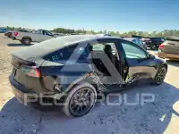 2022 Tesla Model 3 фото