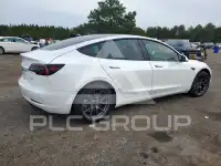 2022 Tesla Model 3 фото