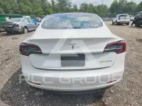 2022 Tesla Model 3 фото