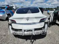 2022 Tesla Model 3 фото
