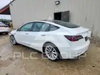 2022 Tesla Model 3 фото