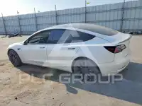 2022 Tesla Model 3 фото