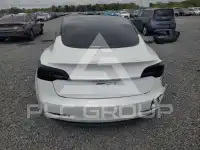 2022 Tesla Model 3 фото