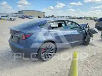 2022 Tesla Model 3 фото