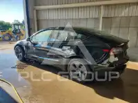 2022 Tesla Model 3 фото