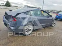 2022 Tesla Model 3 фото
