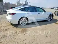2022 Tesla Model 3 фото