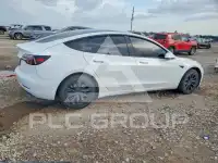2022 Tesla Model 3 фото