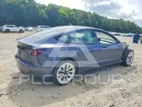 2022 Tesla Model 3 фото