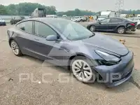 2022 Tesla Model 3 фото