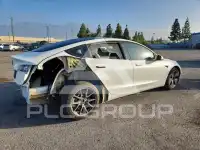 2022 Tesla Model 3 фото